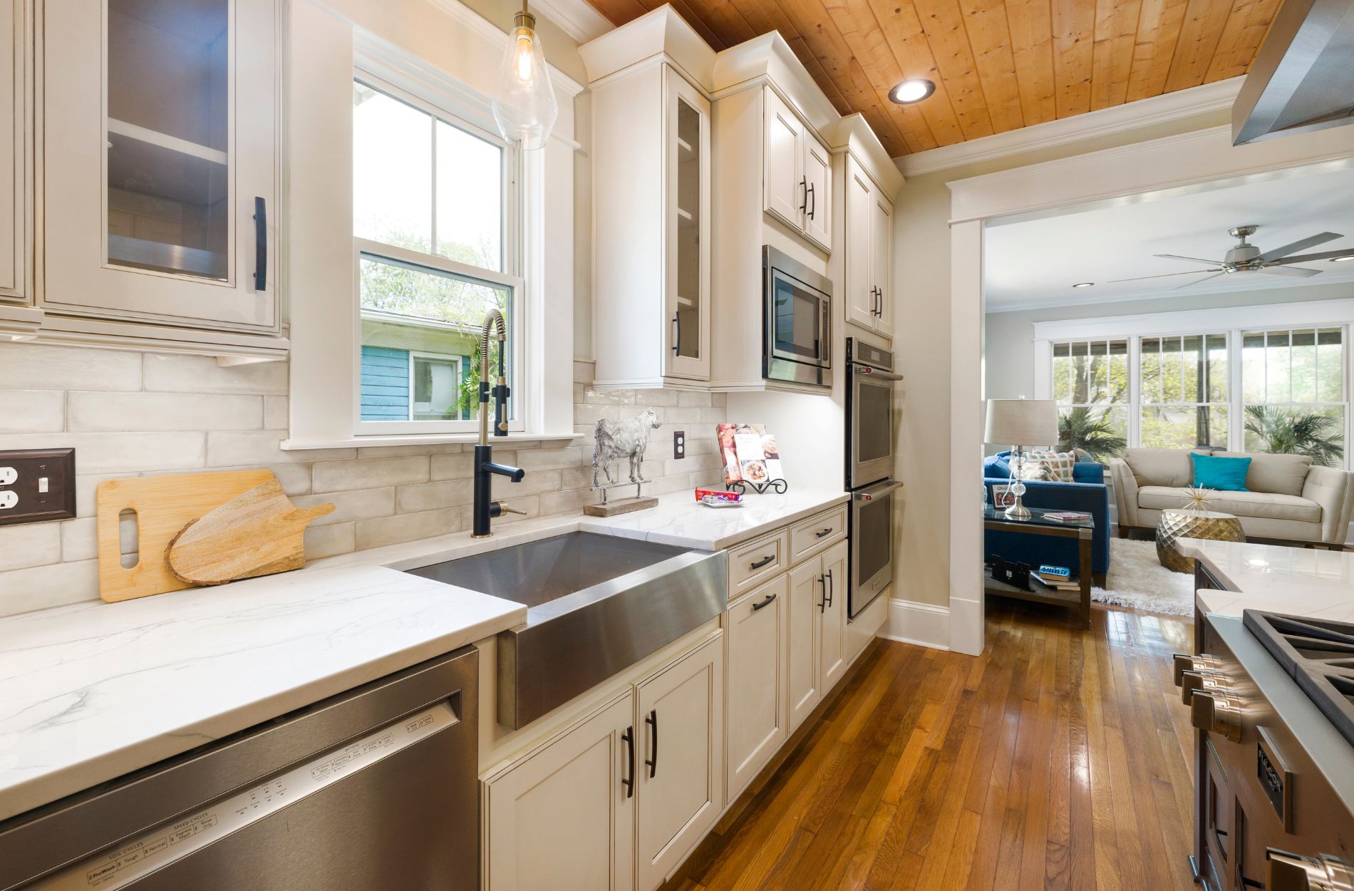 kitchen cabinet